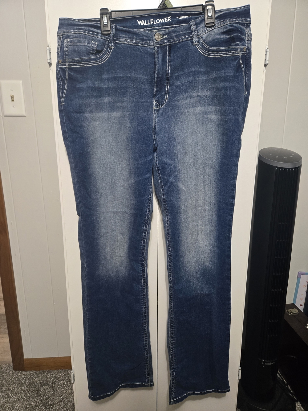 Wallflower Women's Dark Blue Bootcut Jeans with Fading
